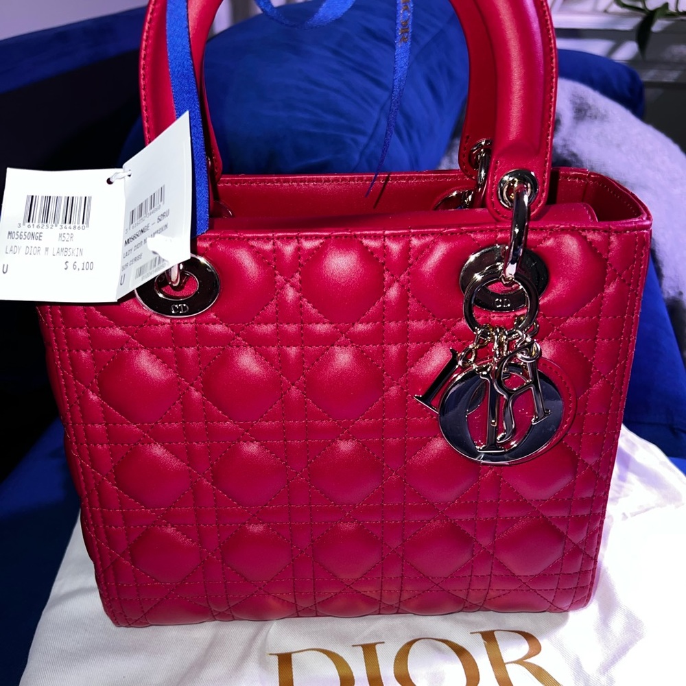 MEDIUM LADY DIOR BAG
Cherry Red Cannage Lambskin